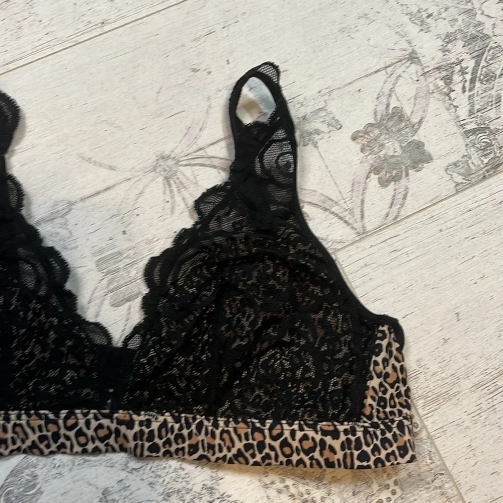 Y2K Victorias Secret Black Lace Plunge Bralette with Leopard Print Size Large